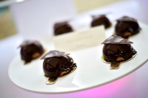 Mini chocolate wedding desserts